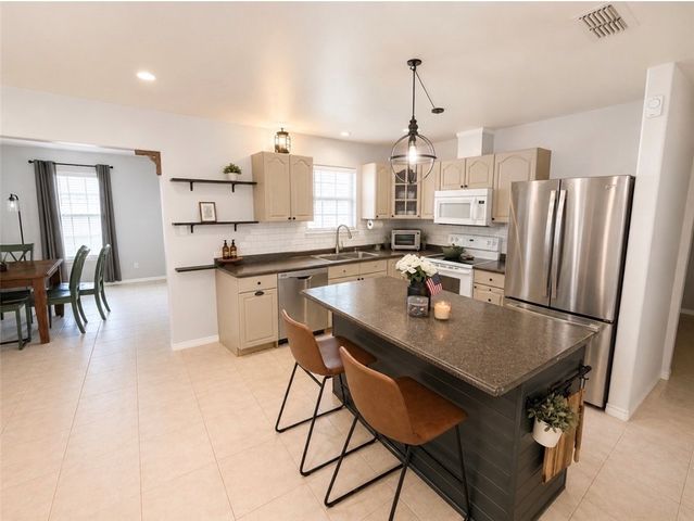 206 Oak Ridge Dr, Corpus Christi, TX 78418