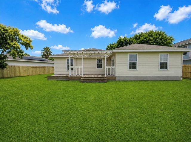 206 Oak Ridge Dr, Corpus Christi, TX 78418
