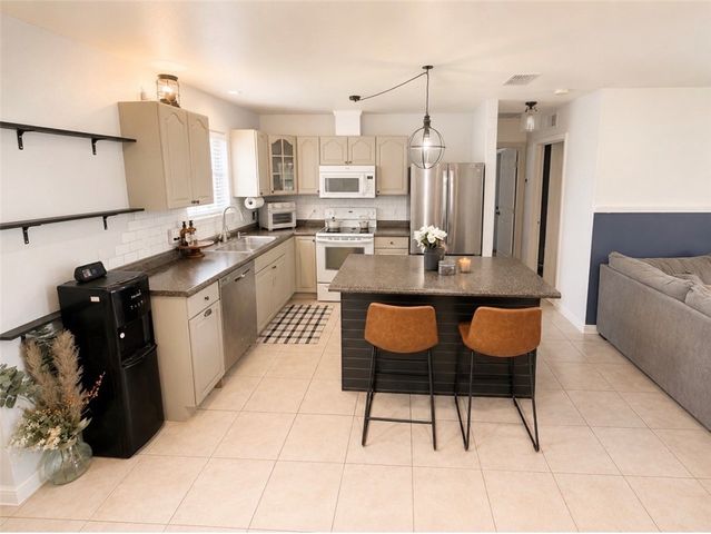 206 Oak Ridge Dr, Corpus Christi, TX 78418