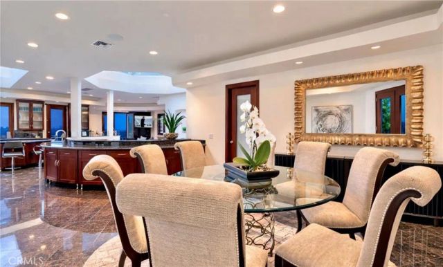 8827 Evanview, Los Angeles, CA 90069