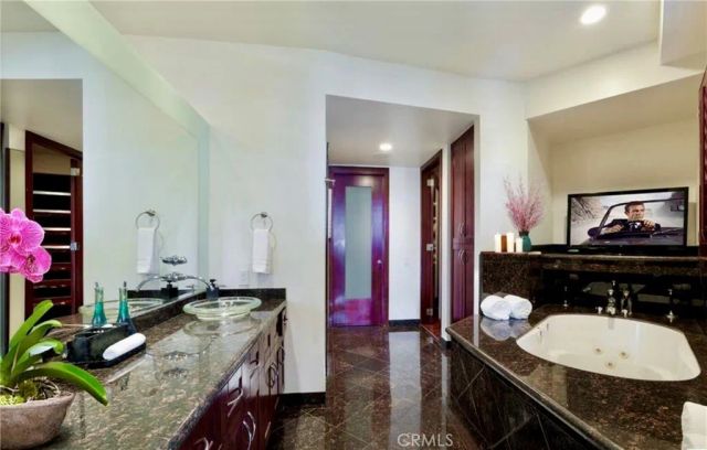 8827 Evanview, Los Angeles, CA 90069