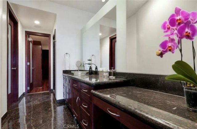 8827 Evanview, Los Angeles, CA 90069