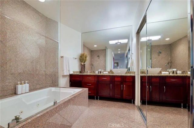 8827 Evanview, Los Angeles, CA 90069