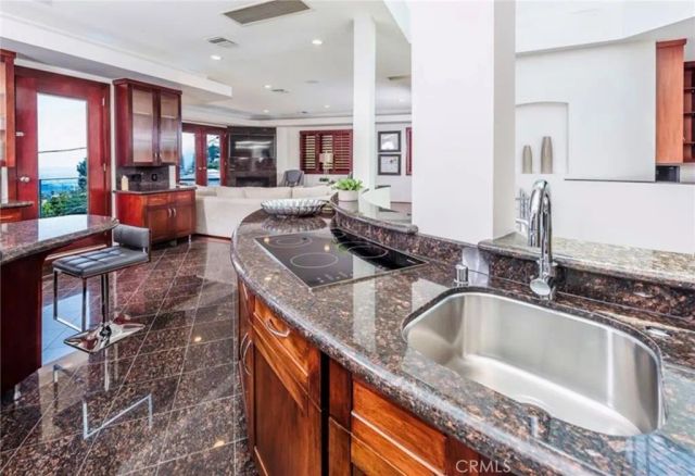 8827 Evanview, Los Angeles, CA 90069