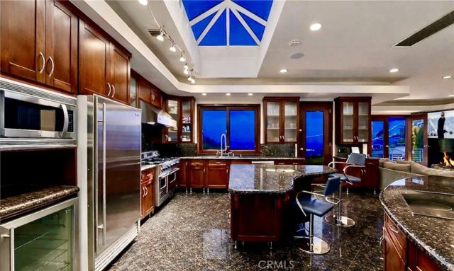 8827 Evanview, Los Angeles, CA 90069