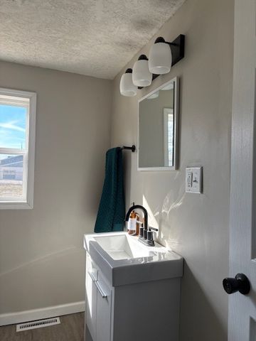 640 Hanna Rd, Mansfield, OH 44906