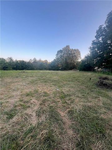 60 N East Main N Street, Hampton, GA 30228