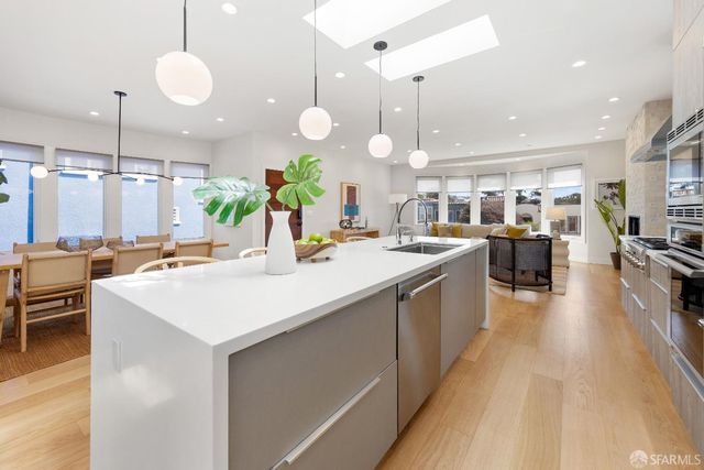 218 Justin Drive, San Francisco, CA 94112