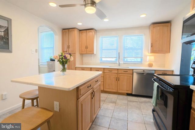 615 SOLLY AVE, Philadelphia, PA 19111