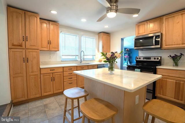 615 SOLLY AVE, Philadelphia, PA 19111