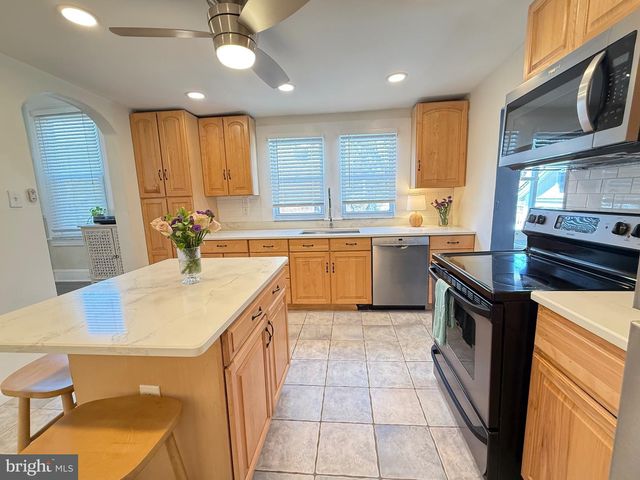 615 SOLLY AVE, Philadelphia, PA 19111