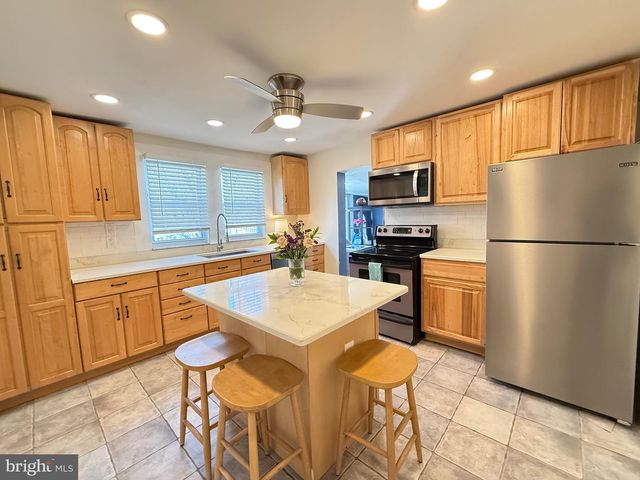 615 SOLLY AVE, Philadelphia, PA 19111