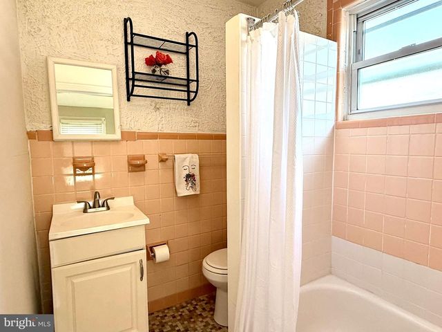 615 SOLLY AVE, Philadelphia, PA 19111