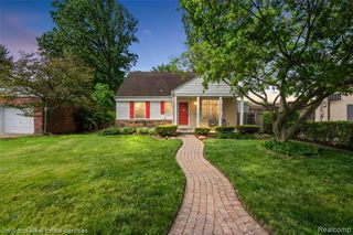 2371 Allard Avenue, Grosse Pointe Woods, MI 48236