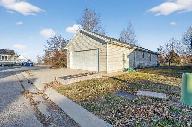 7809 N ASHPOINT CIR, Eagle Mountain, UT 84005