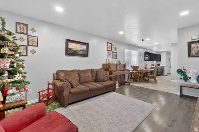 7809 N ASHPOINT CIR, Eagle Mountain, UT 84005