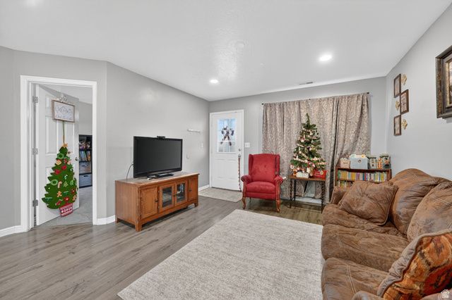 7809 N ASHPOINT CIR, Eagle Mountain, UT 84005