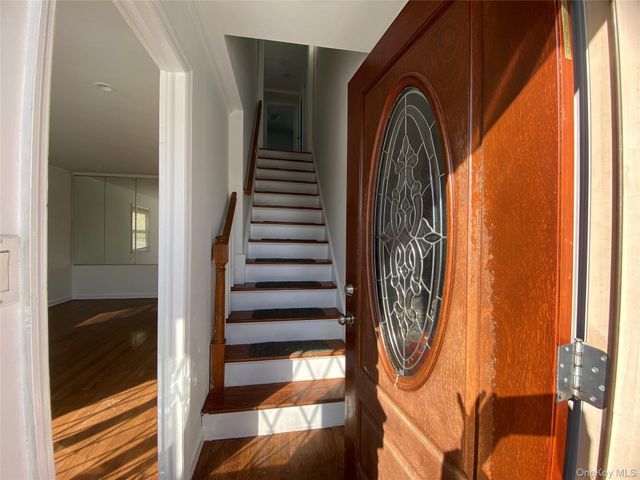 216 Raff Avenue, Mineola, NY 11501