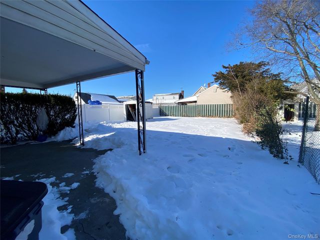 216 Raff Avenue, Mineola, NY 11501