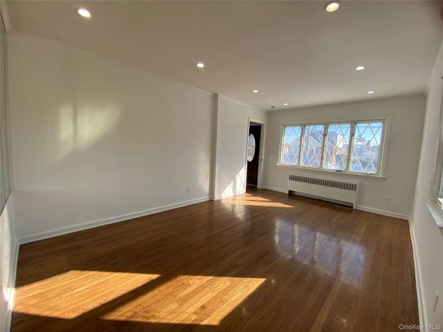 216 Raff Avenue, Mineola, NY 11501