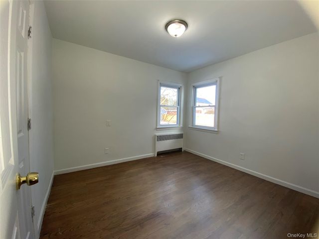 216 Raff Avenue, Mineola, NY 11501