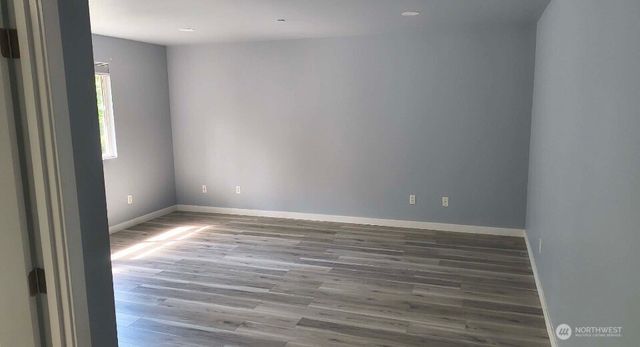 9525 S 221st Place, Kent, WA 98031