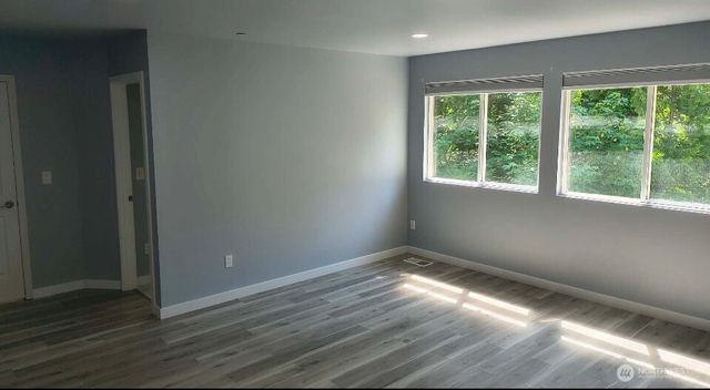 9525 S 221st Place, Kent, WA 98031
