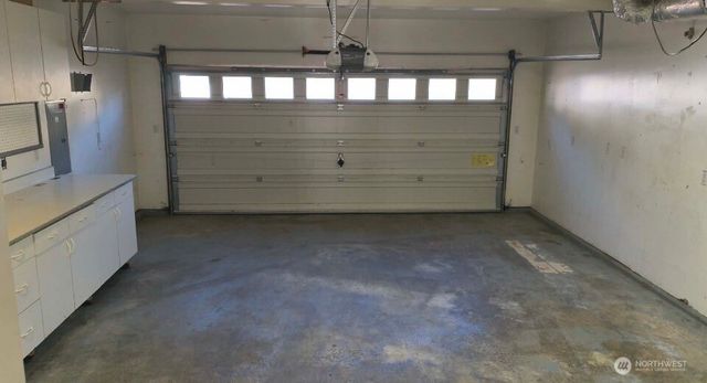 9525 S 221st Place, Kent, WA 98031