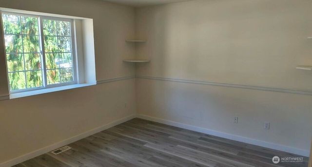 9525 S 221st Place, Kent, WA 98031