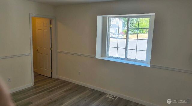 9525 S 221st Place, Kent, WA 98031