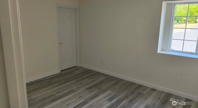 9525 S 221st Place, Kent, WA 98031