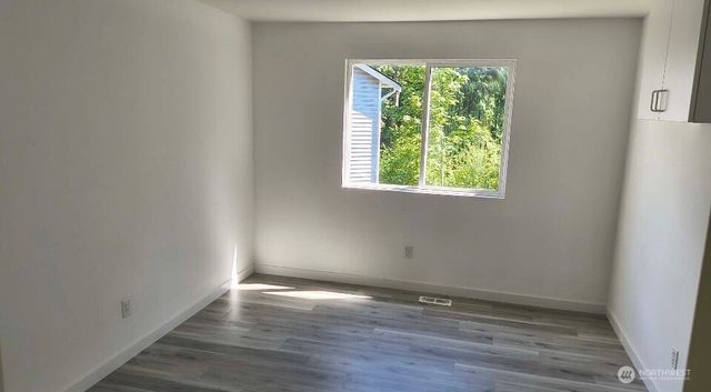 9525 S 221st Place, Kent, WA 98031