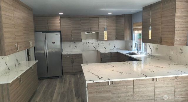 9525 S 221st Place, Kent, WA 98031