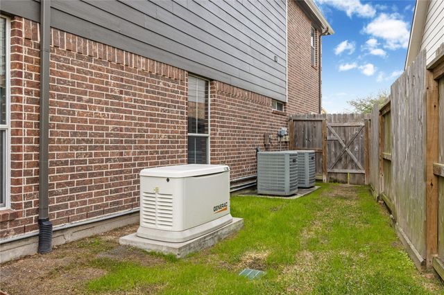 2205 Lisa Lane, Deer Park, TX 77536