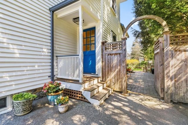 12 Hancock St, Winchester, MA 01890