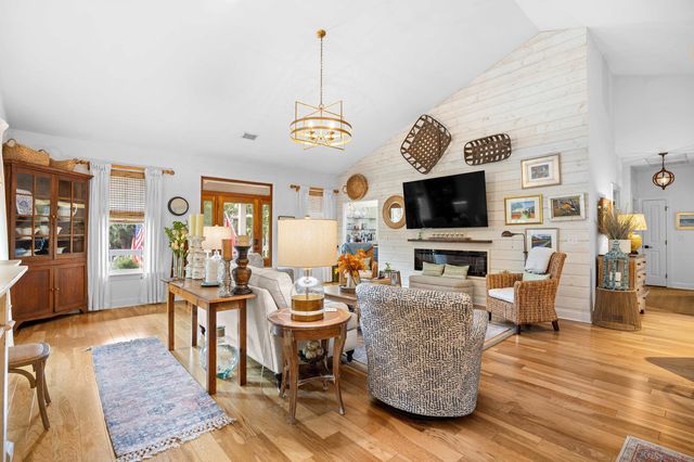 48 Cottage Dr., Murrells Inlet, SC 29576
