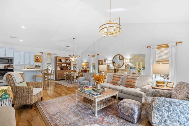 48 Cottage Dr., Murrells Inlet, SC 29576