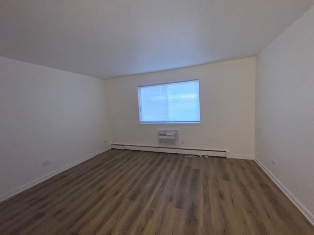 1198 Royal Glen Drive 204E, Glen Ellyn, IL 60137