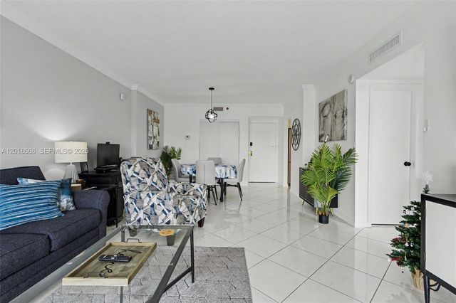 3850 Washington St 1115, Hollywood, FL 33021
