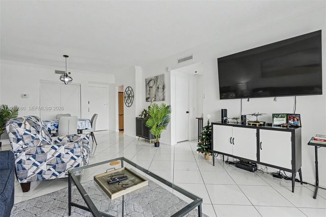 3850 Washington St 1115, Hollywood, FL 33021