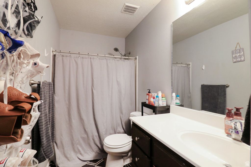 Image 15 of property listing at 1077 S 1850 W, Springville, UT 84663