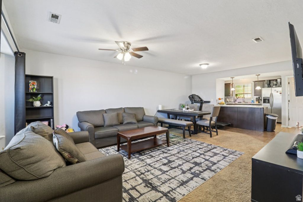 Image 4 of property listing at 1077 S 1850 W, Springville, UT 84663
