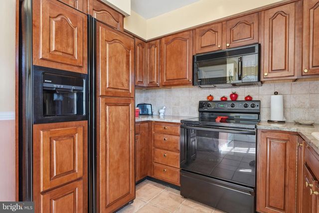 2948 HANITA CT, Bensalem, PA 19020