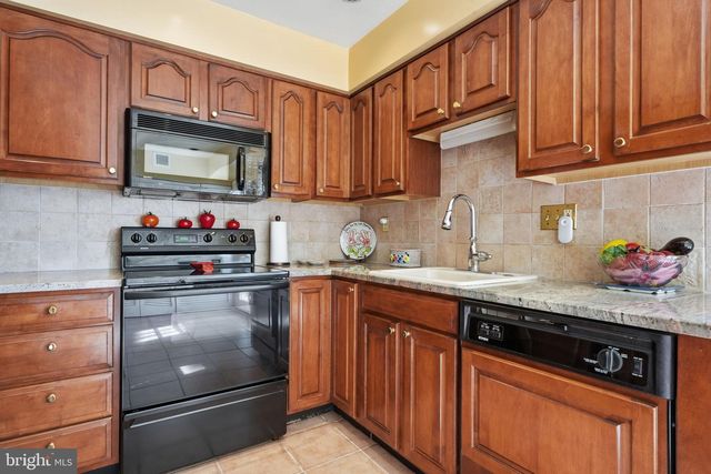 2948 HANITA CT, Bensalem, PA 19020