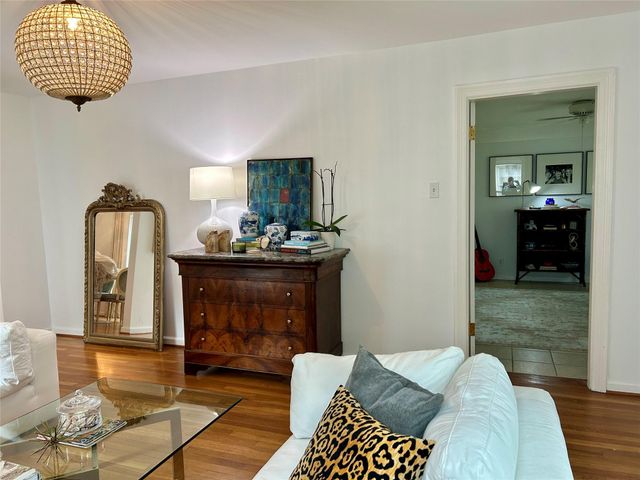 4002 Milton Street, West University Place, TX 77005