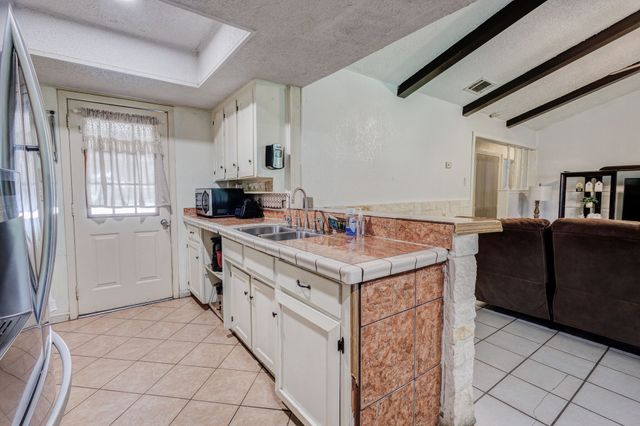 509 E Phillips Court, Grand Prairie, TX 75051