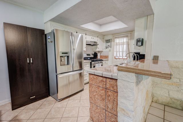 509 E Phillips Court, Grand Prairie, TX 75051