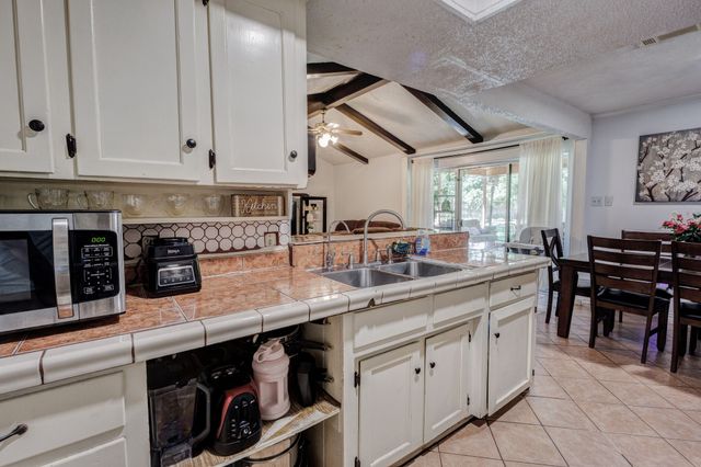 509 E Phillips Court, Grand Prairie, TX 75051