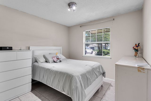 509 E Phillips Court, Grand Prairie, TX 75051