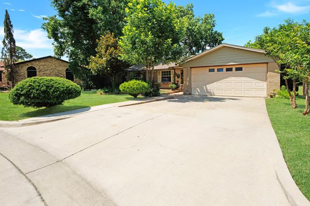 509 E Phillips Court, Grand Prairie, TX 75051